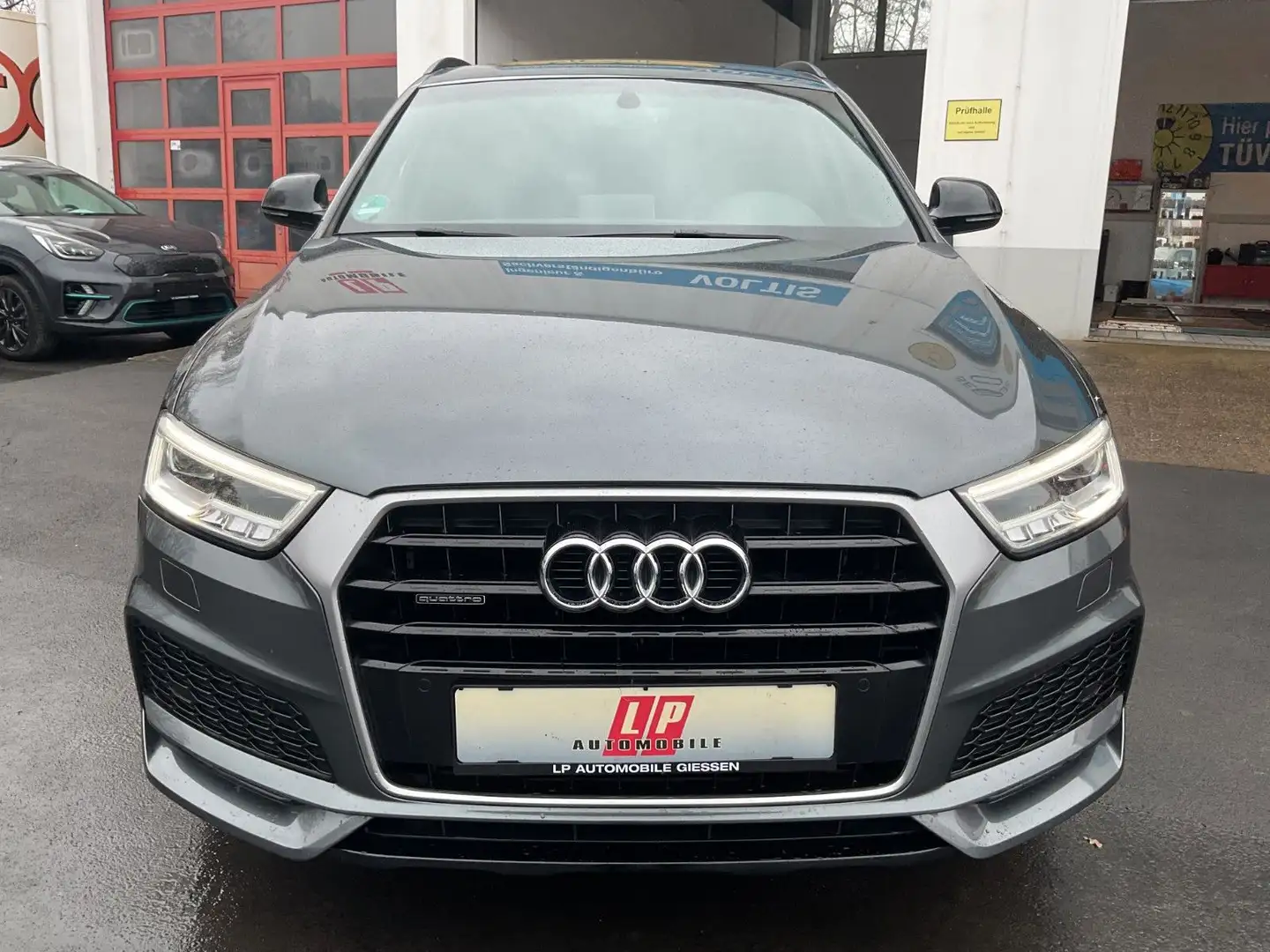 Audi Q3 2.0 TFSI S-Line quattro Navi Kamera AHK SHZ Grau - 2