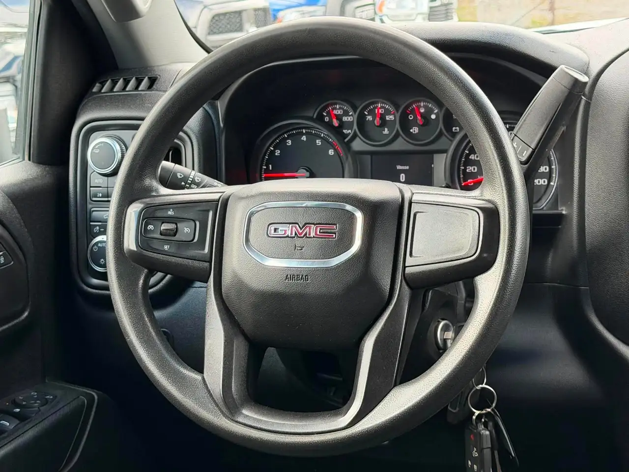 GMC Sierra 1500 снимка GMC Sierra 1500