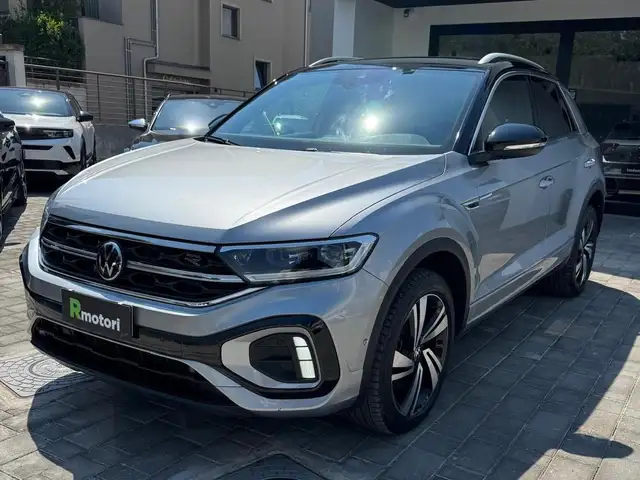 Volkswagen T-Roc view 2