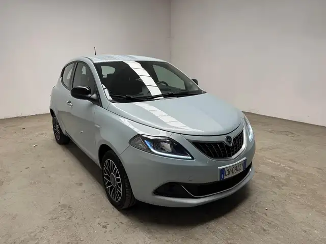 Lancia Ypsilon 1.0 FireFly Hybrid Silver