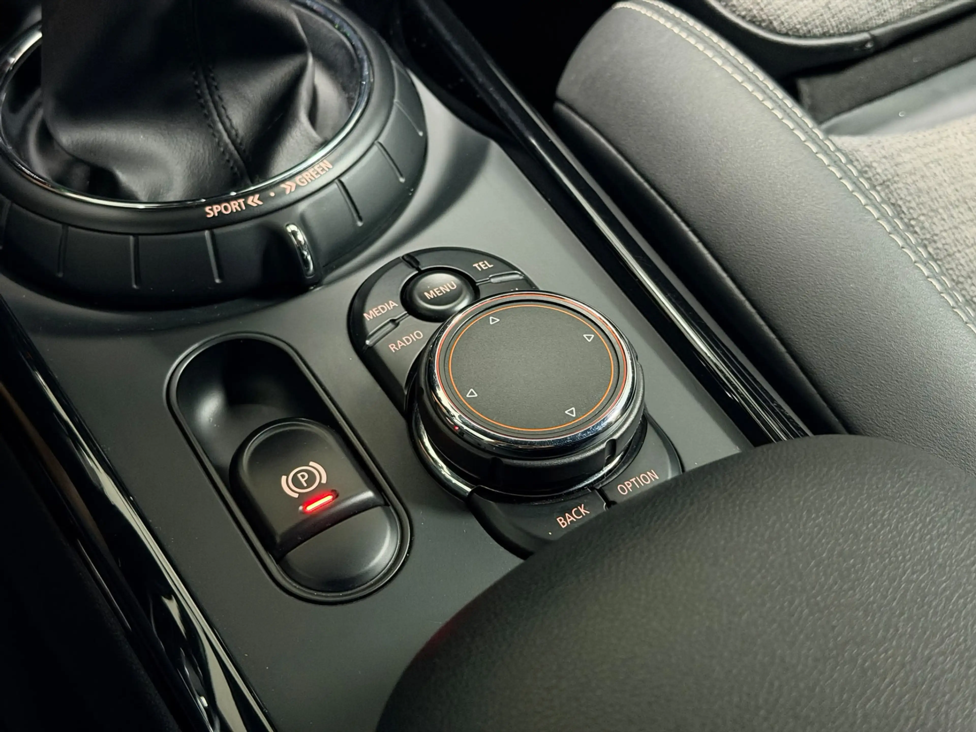 MINI Cooper S Clubman 2.0 Chili Serious Business | NAVI | STOELVERWARMIN — photo 27