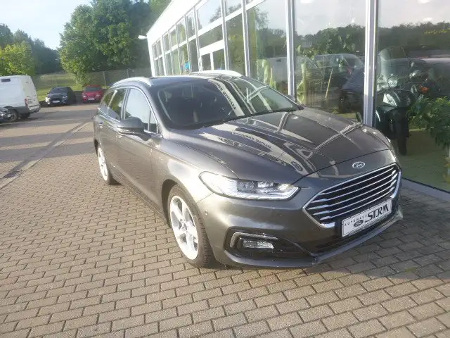 Ford Mondeo Hybrid Titanium
