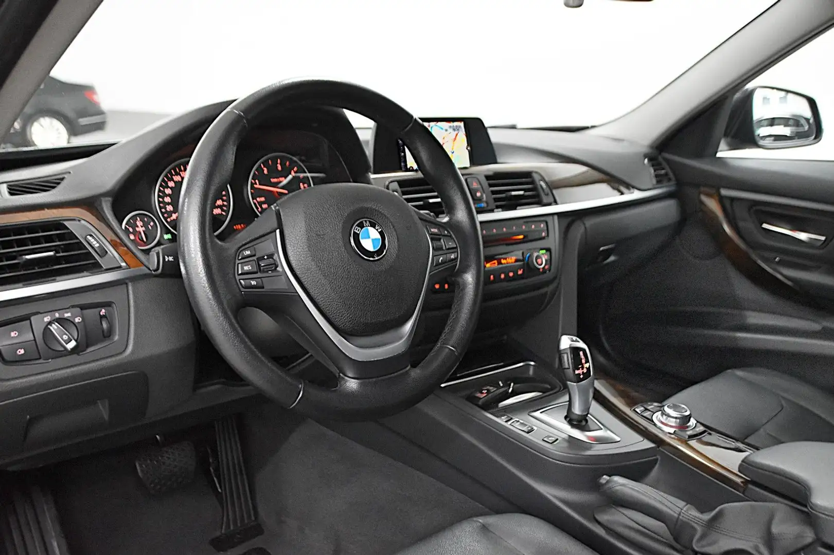 BMW 320 D XDRIVE TOURING*FINANZIERUNG MÖGLICH* Schwarz - 2