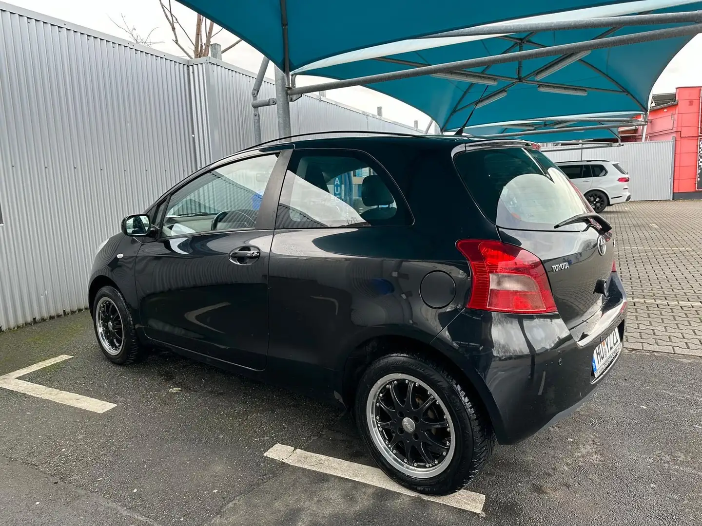 Toyota Yaris 1.3 VVT-i - 1
