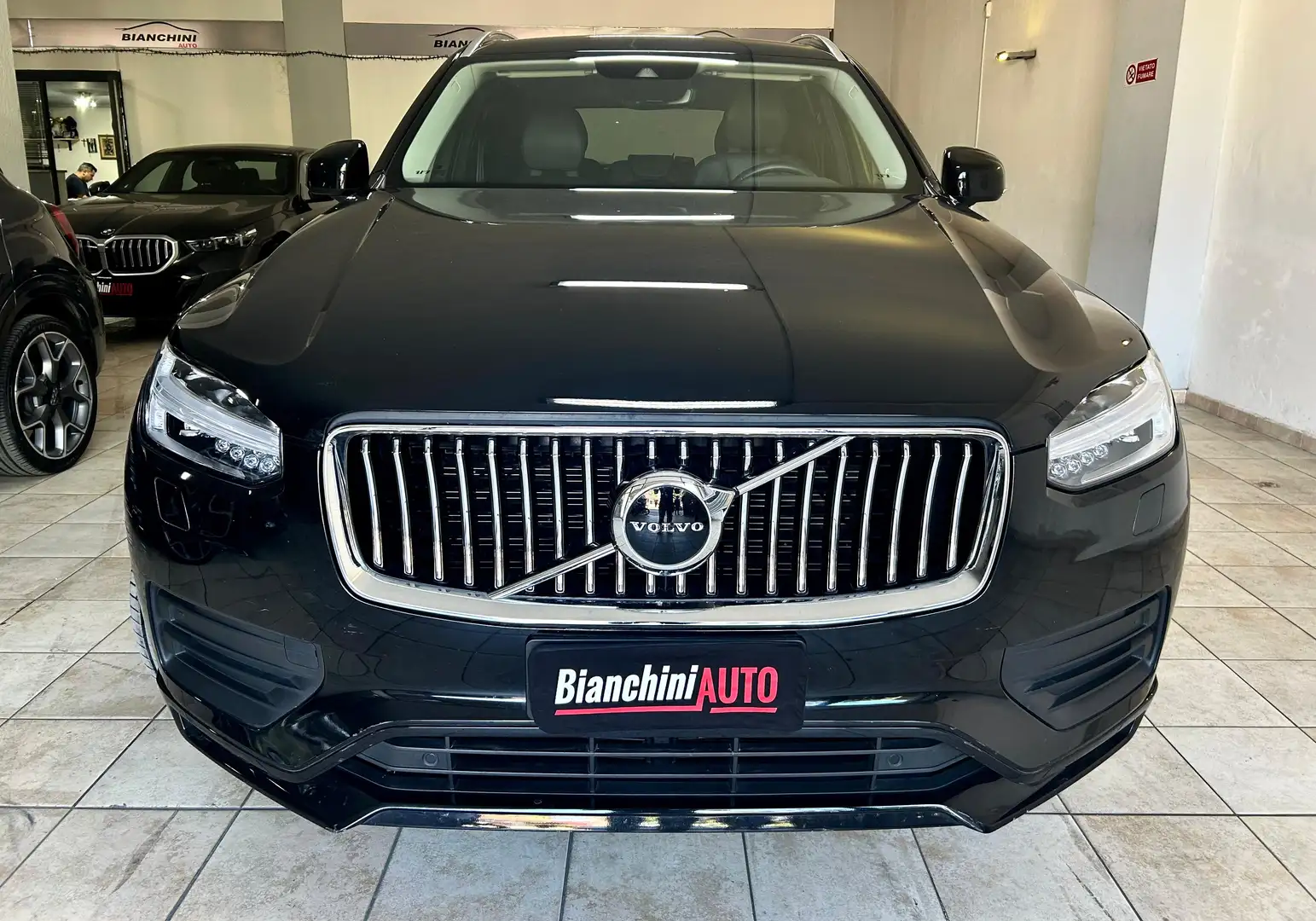 Volvo XC90 2.0 b5 Momentum Pro 7 posti awd 235cv Nero - 2