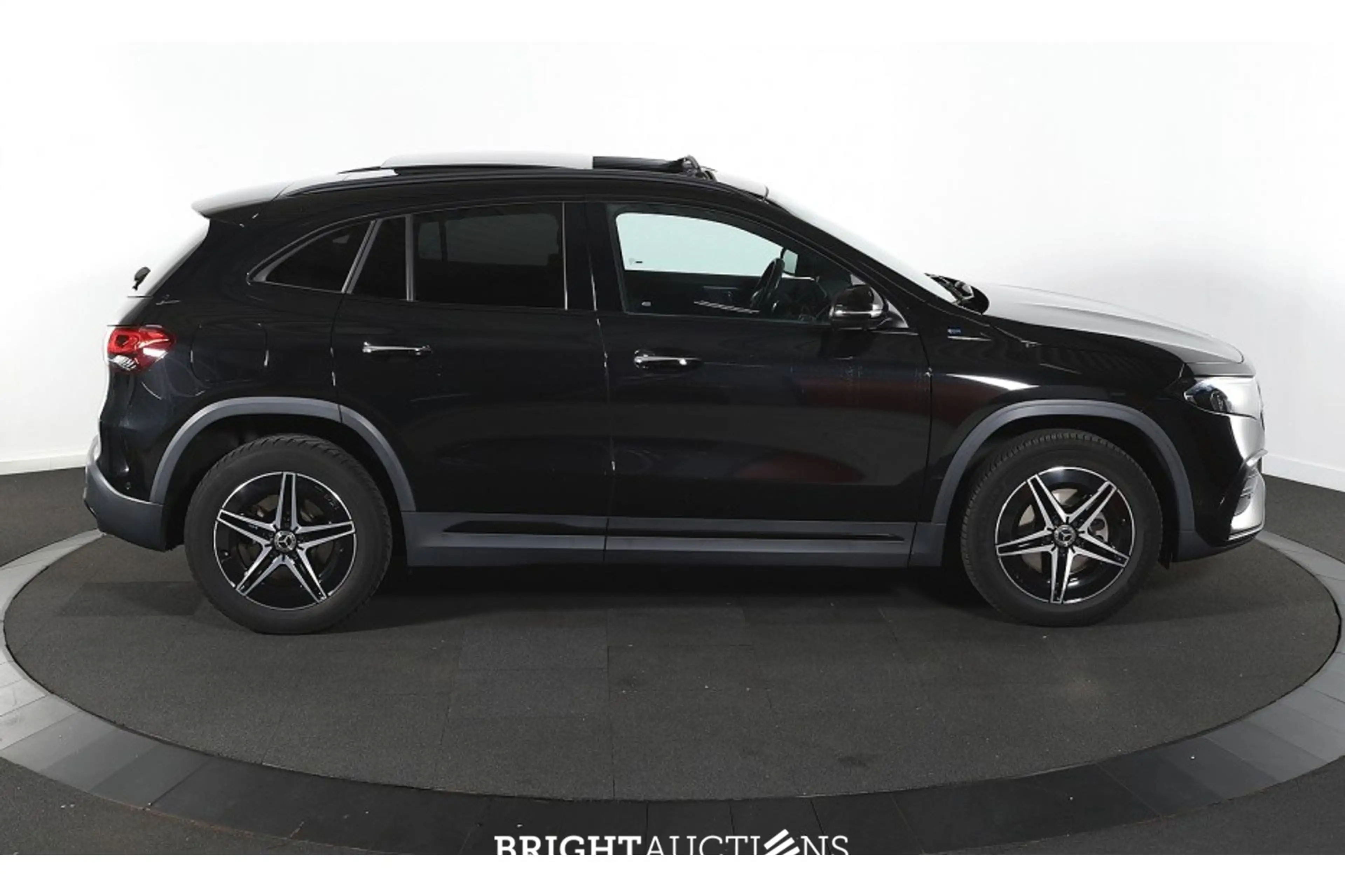 Mercedes-Benz EQA 250 Business Solution AMG 67 kWh — photo 6