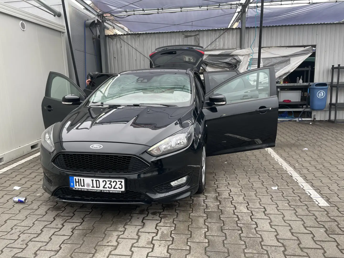 Ford Focus ST-Line Schwarz - 1