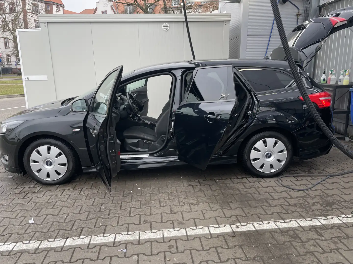 Ford Focus ST-Line Schwarz - 2