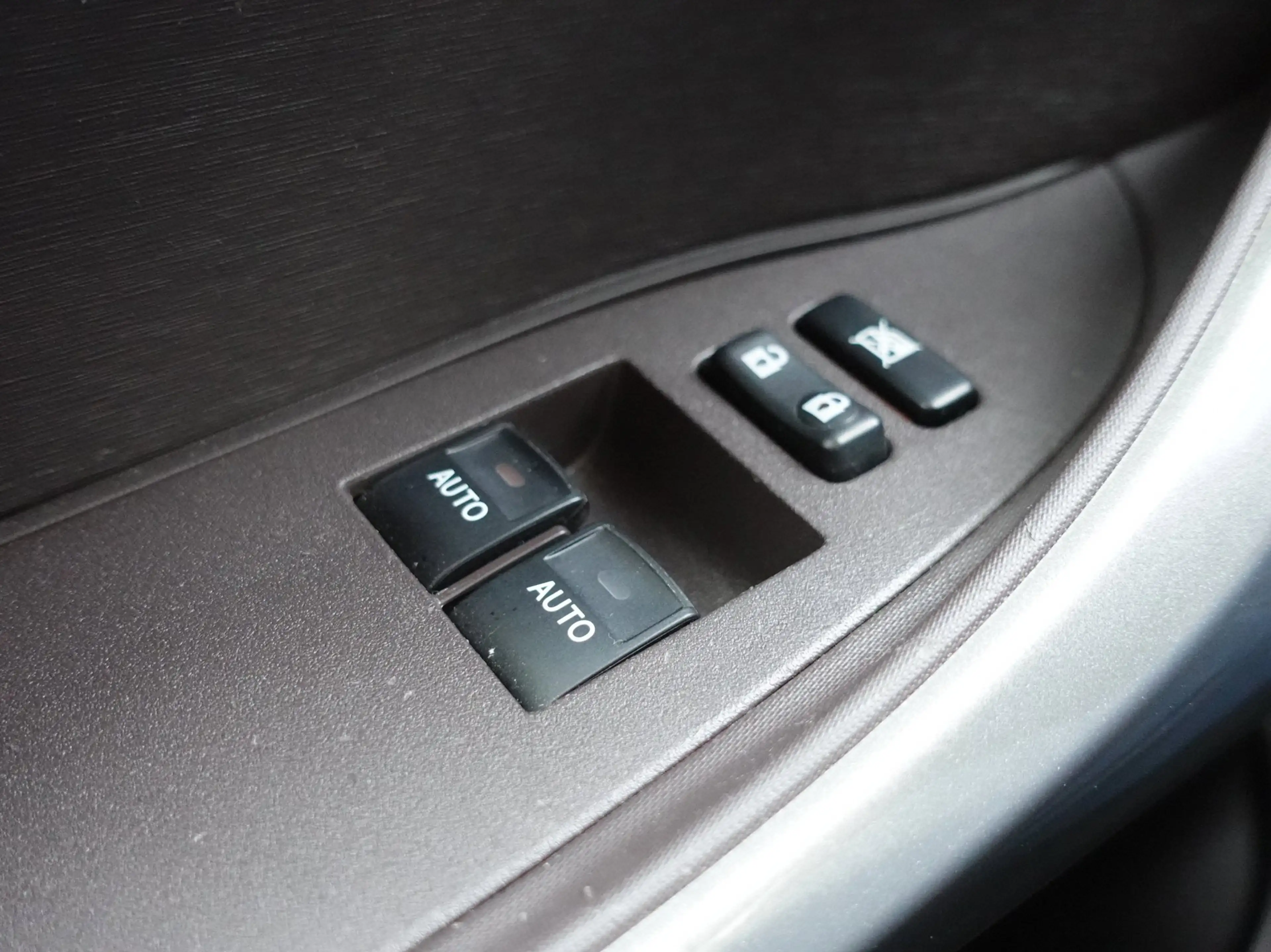 Toyota iQ 1.0 VVTi Executive (Navigatie,Keyless entry,Climat — photo 13