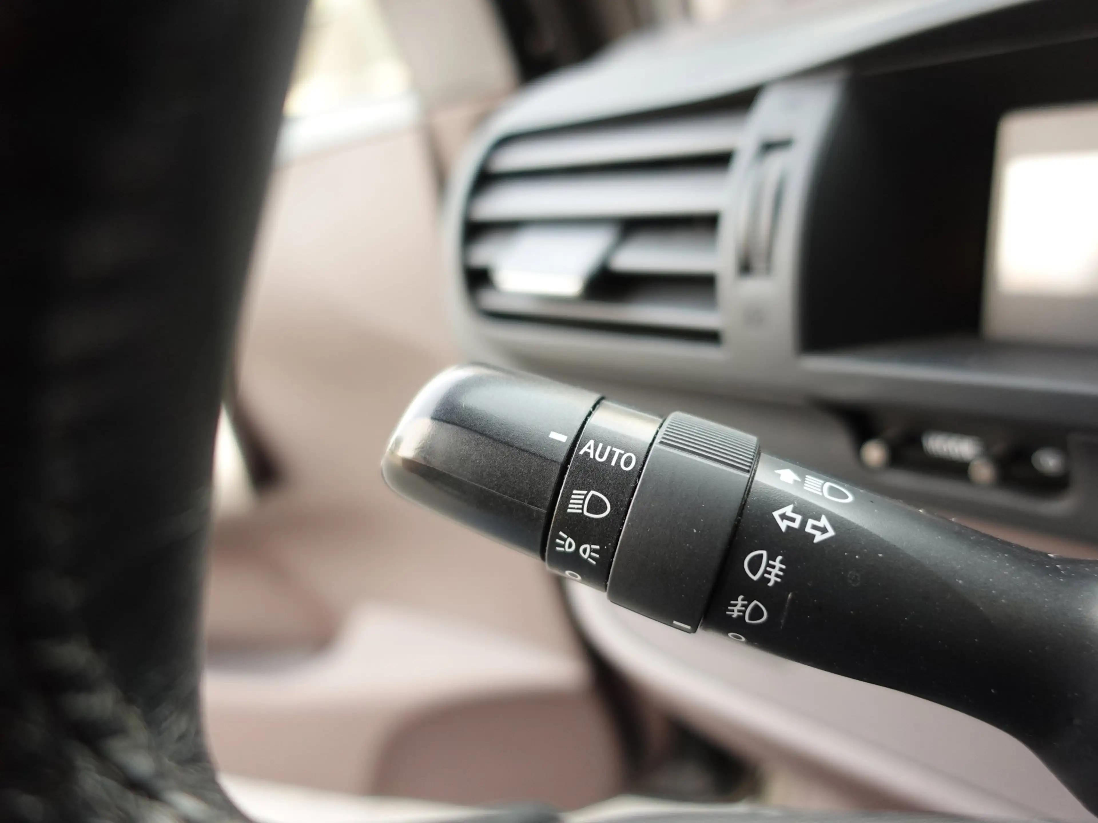 Toyota iQ 1.0 VVTi Executive (Navigatie,Keyless entry,Climat — photo 11