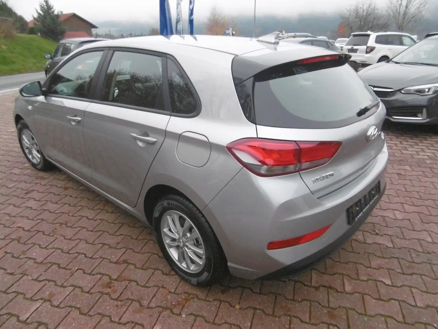 Hyundai i30 1.5 Modern Silber - 2