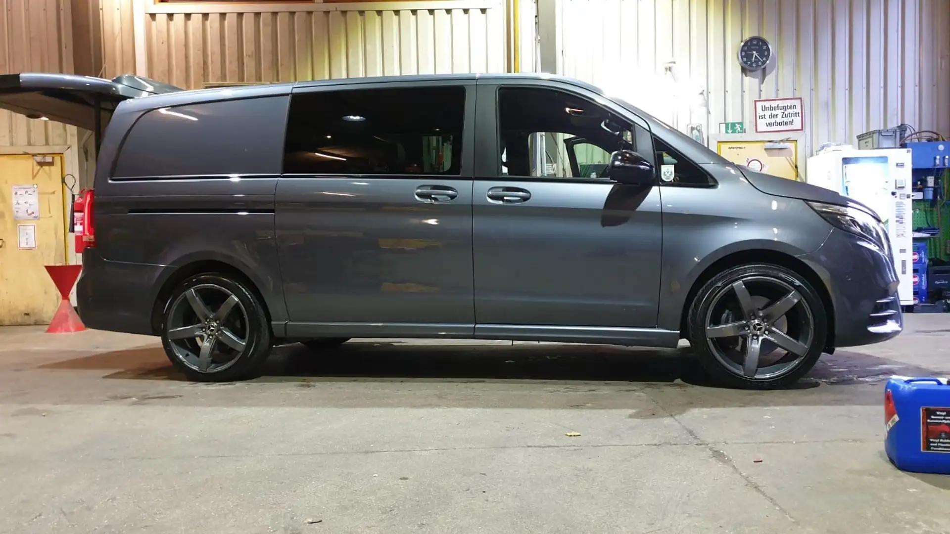Mercedes-Benz V Klasse Buissnes Edition AMG Grau - 2