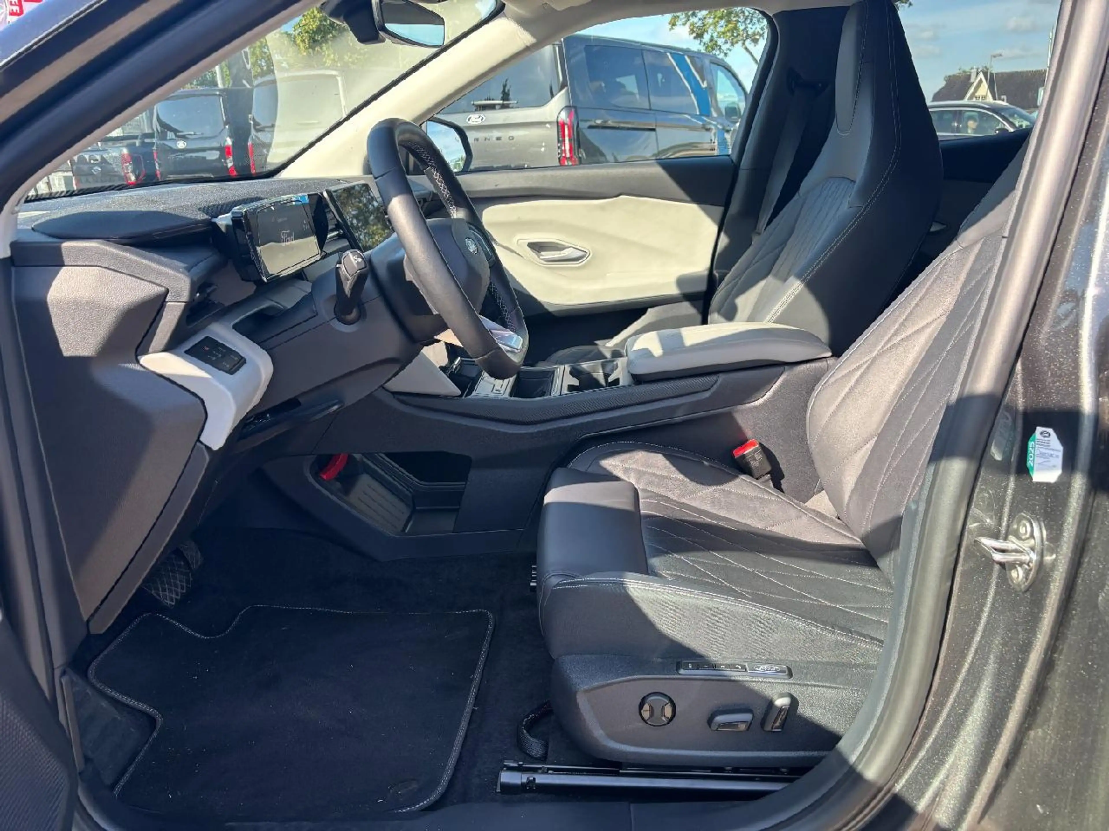 Ford Explorer Premium AWD Kamera/Wärmepumpe — photo 6