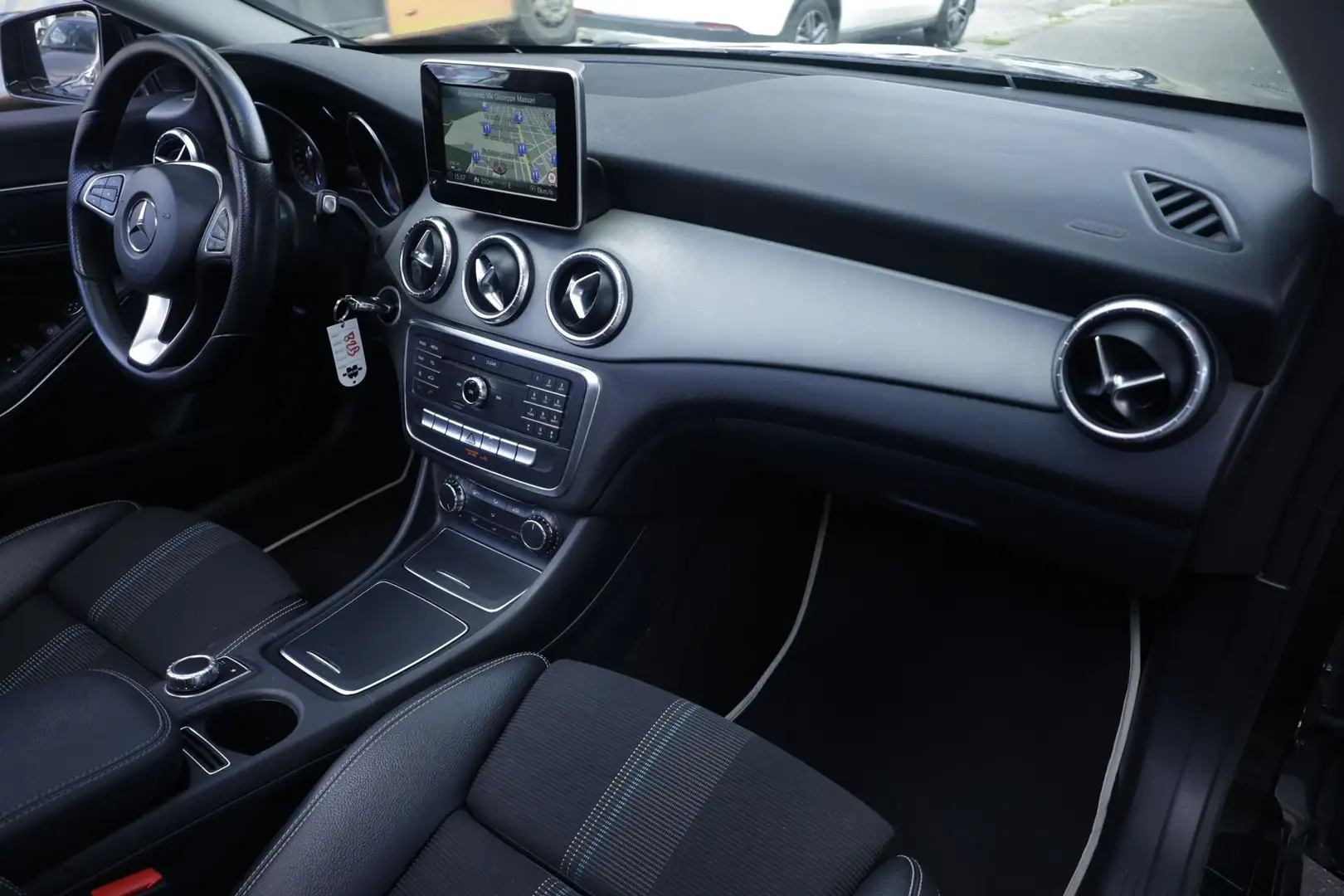 Mercedes-Benz CLA 180 CLA 180 d S.W. Sport Tetto Panoramico Unicopropri Černá - 2