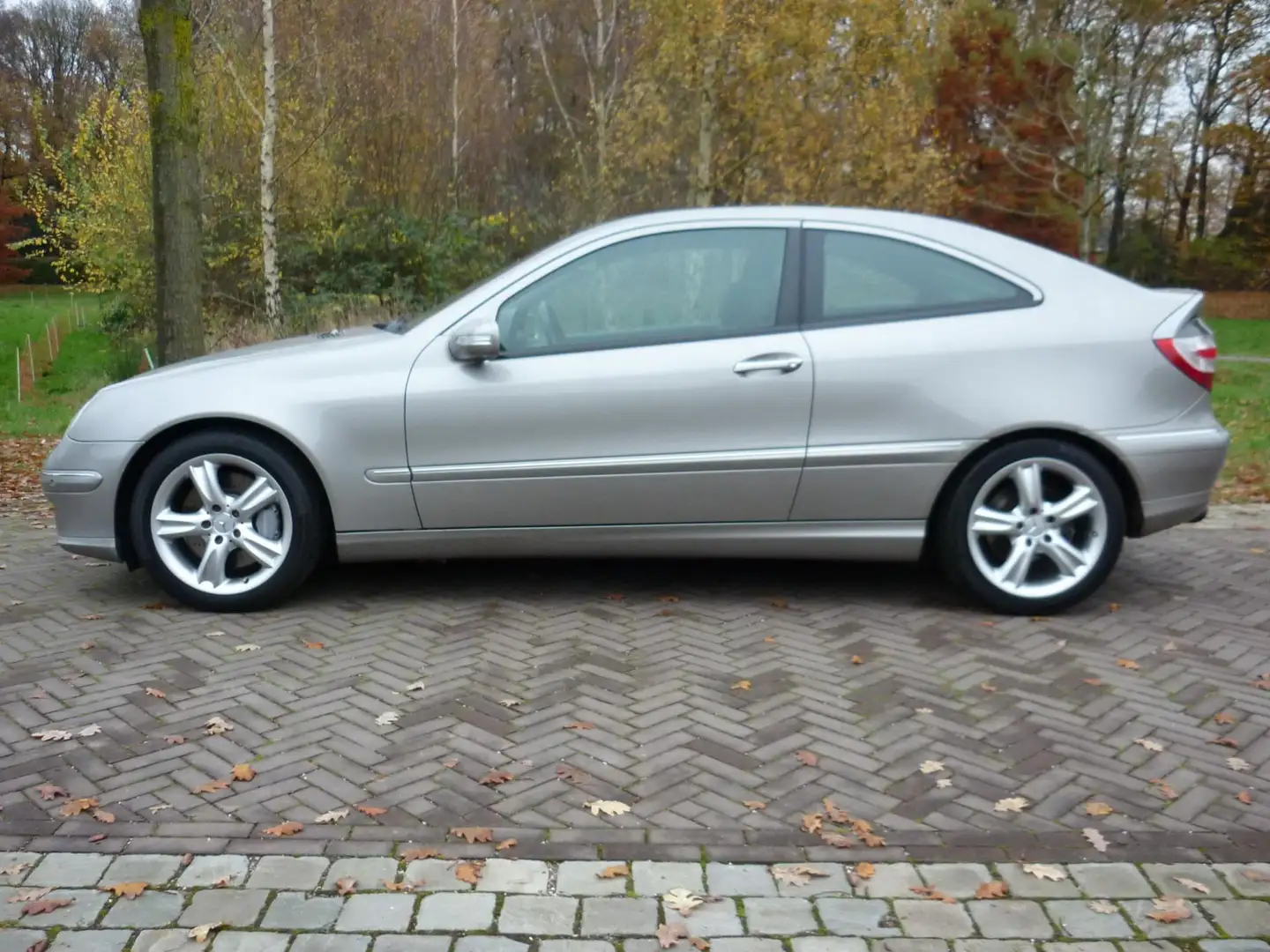 Mercedes-Benz C 350 Sportcoupé 6 cilinder aut. full options Grey - 2