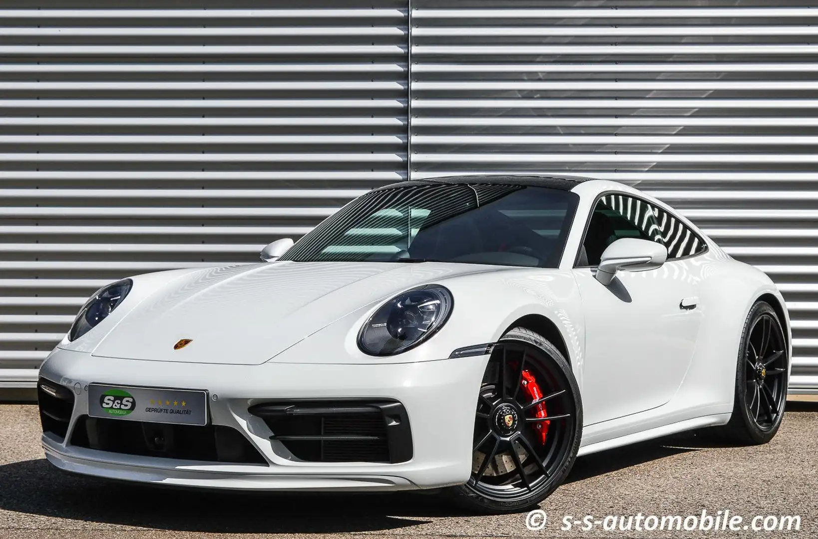 Porsche 992 Carrera GTS Coupé Matrix ACC 90l BOSE 1.Hand Weiß - 1