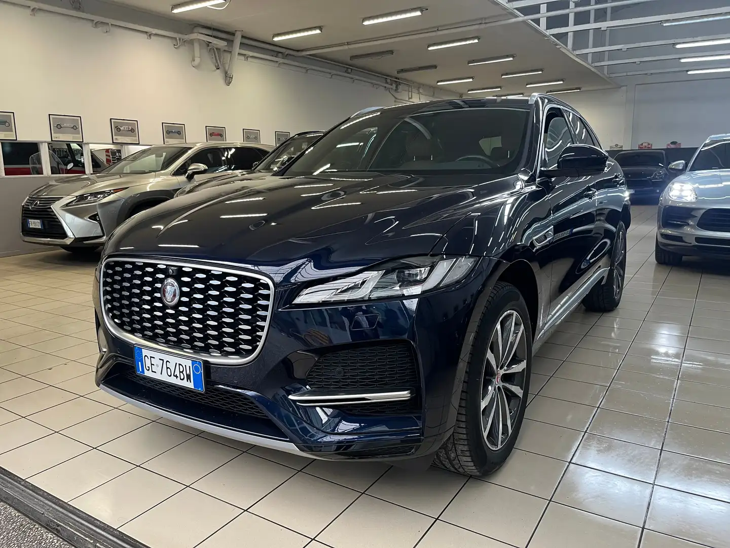 Jaguar F-Pace F-Pace 2.0d i4 mhev r dinamic se awd 204cv auto Modrá - 1