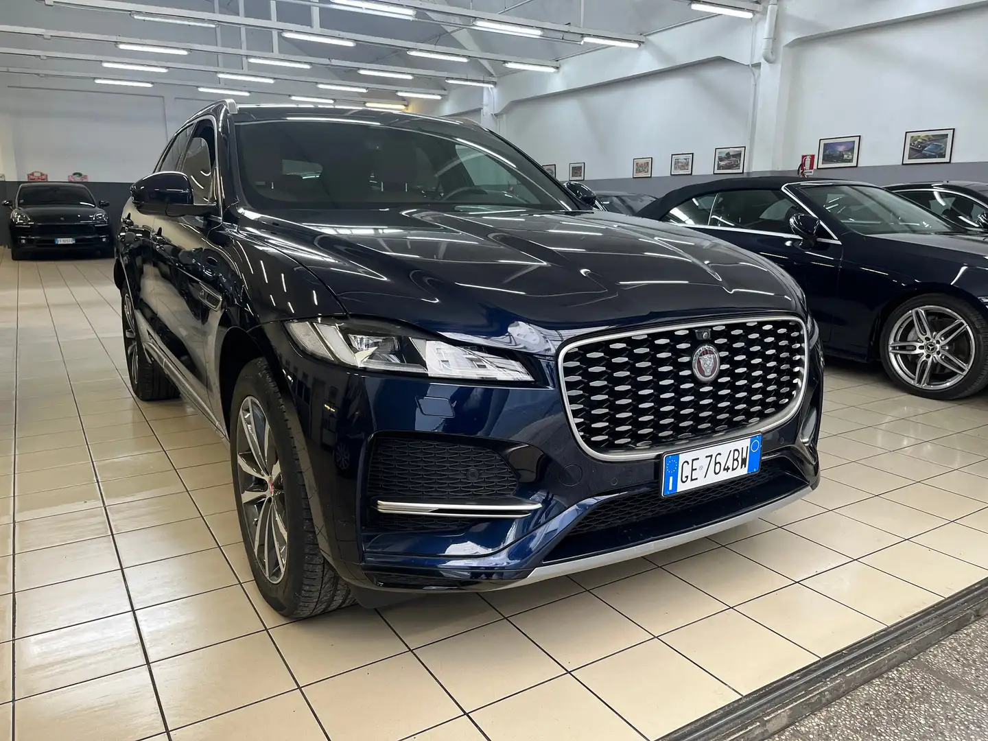 Jaguar F-Pace F-Pace 2.0d i4 mhev r dinamic se awd 204cv auto Modrá - 2