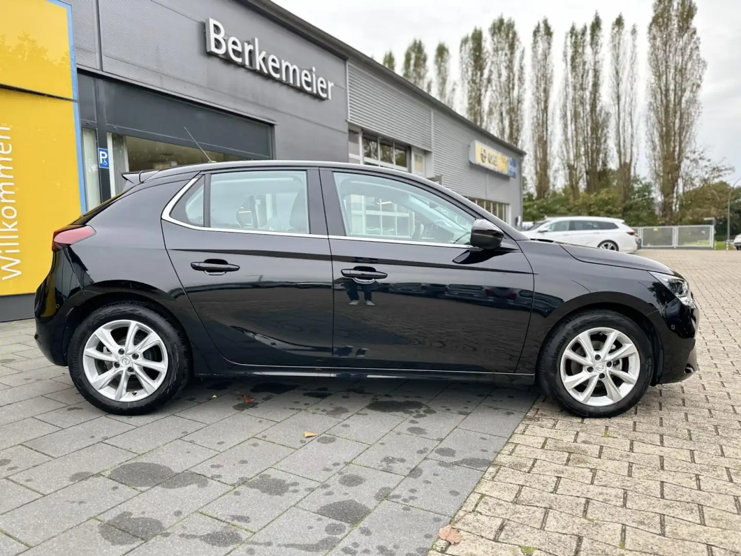 Opel Corsa Elegance 1.2 ** Navi/PDC/Sitzhz. ** Zwart - 2