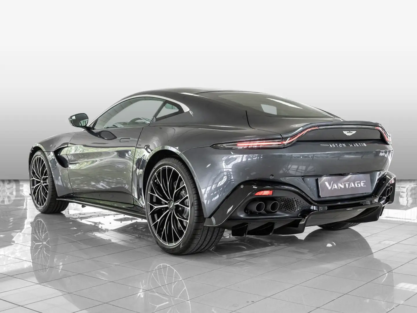 Aston Martin V8 Vantage Coupe Grau - 2