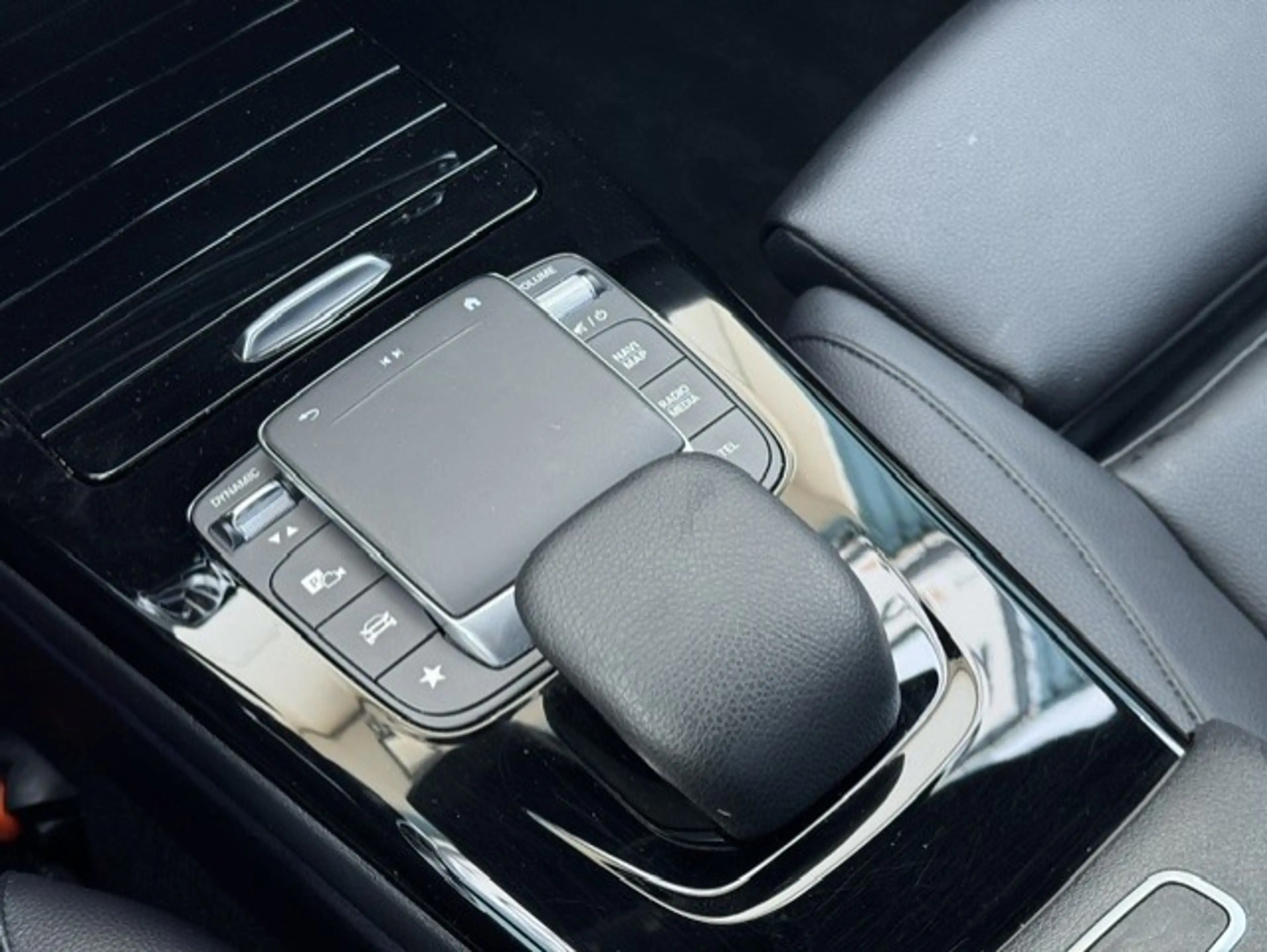 Mercedes-Benz A 180 Business Solution Luxury-Digital dash- BTW - sfeer — photo 16