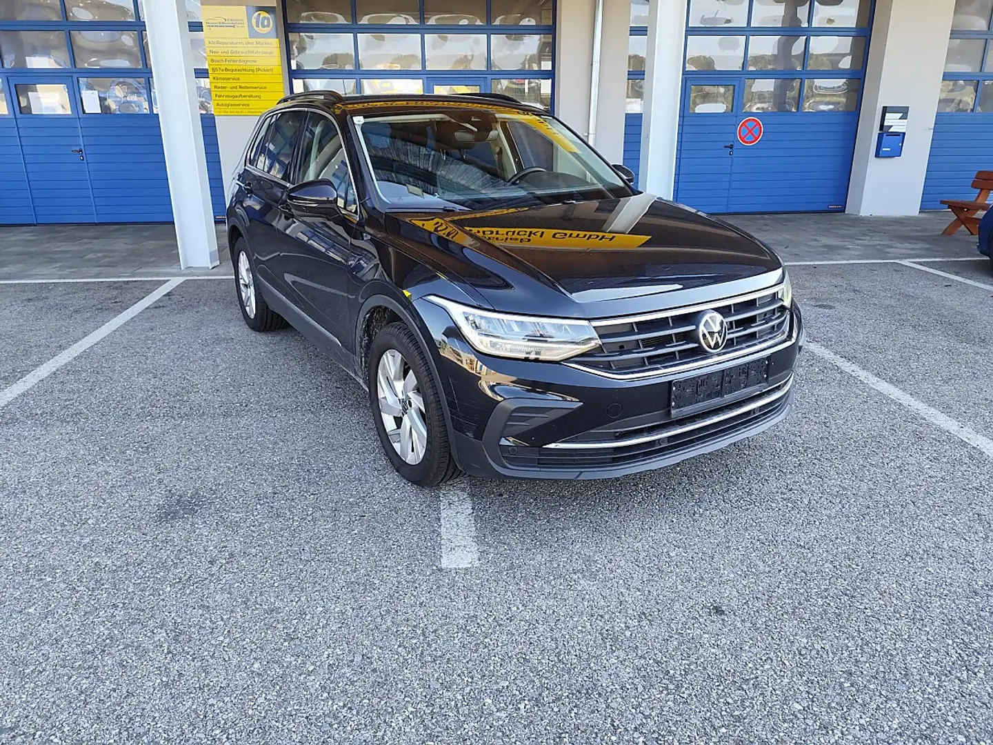 Volkswagen Tiguan 2,0 TDI 4Motion Life DSG Schwarz - 2