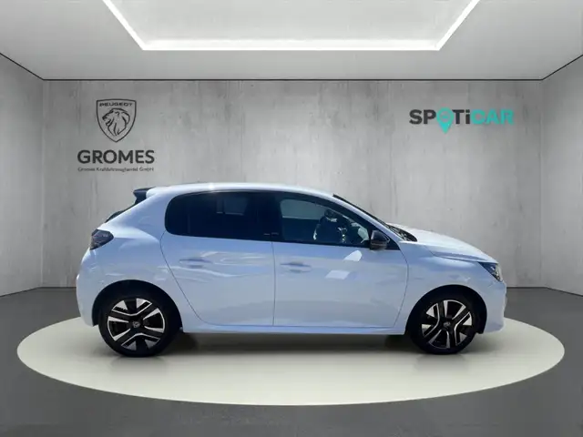 Peugeot 208 view 2