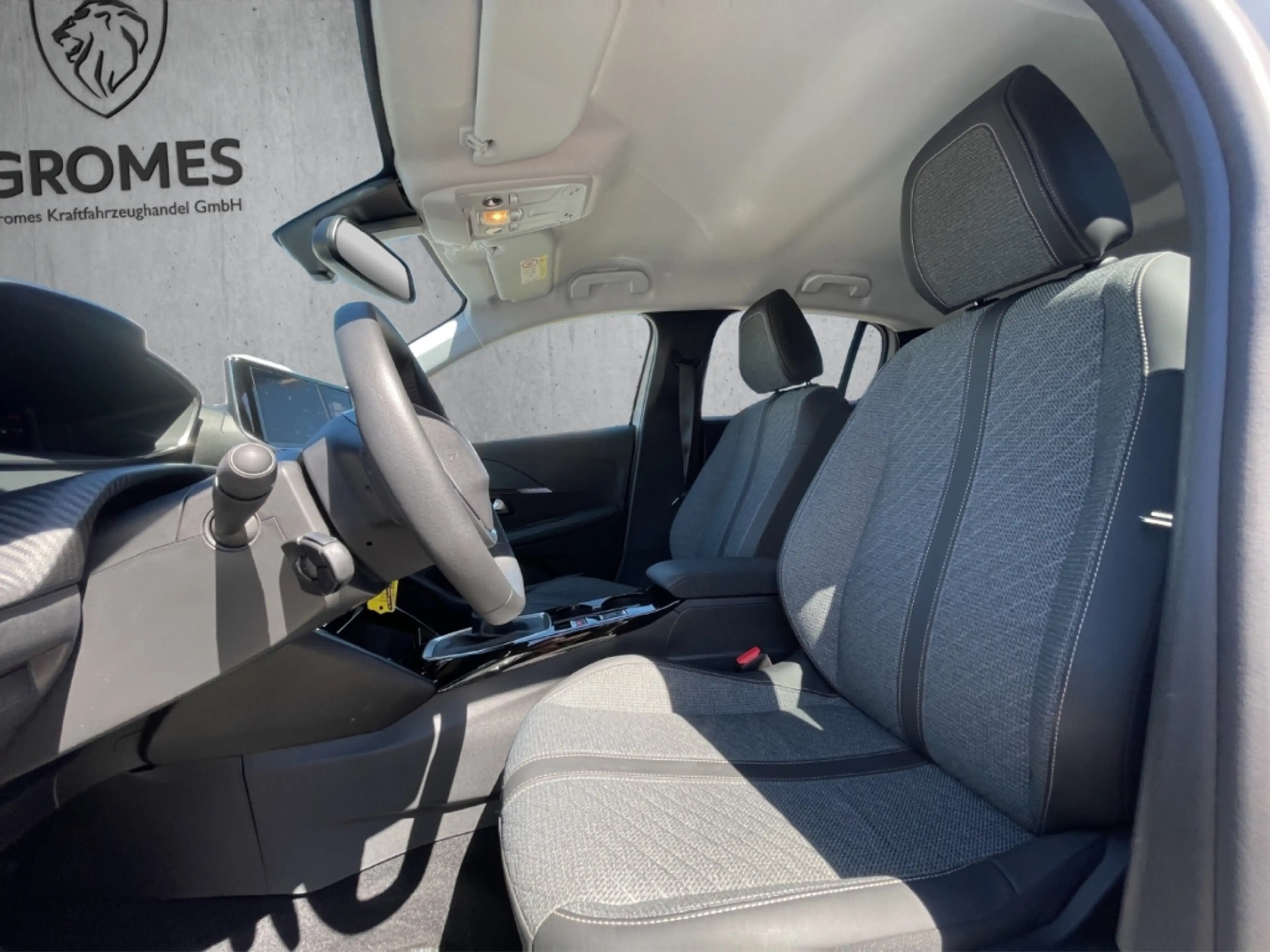 Peugeot 208 Allure PT 100 LED DAB SHZ Klimaautom Fahrerprofil — photo 9