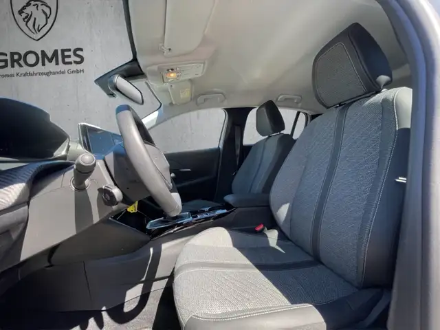 Peugeot 208 view 9