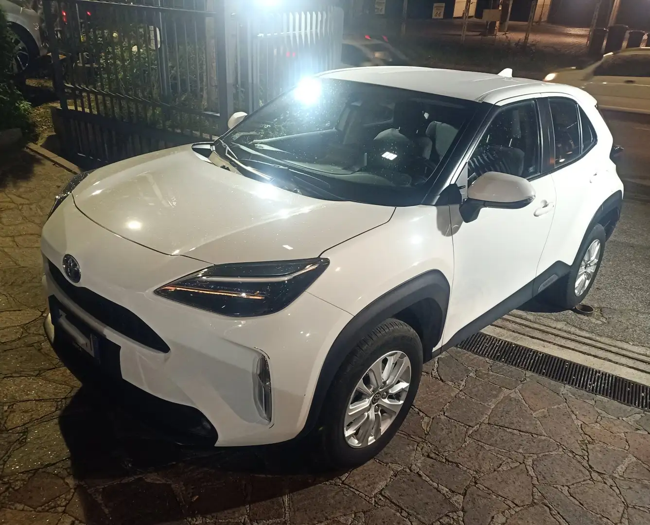 Toyota Yaris Cross 1.5h Business fwd 116cv e-cvt Fehér - 1