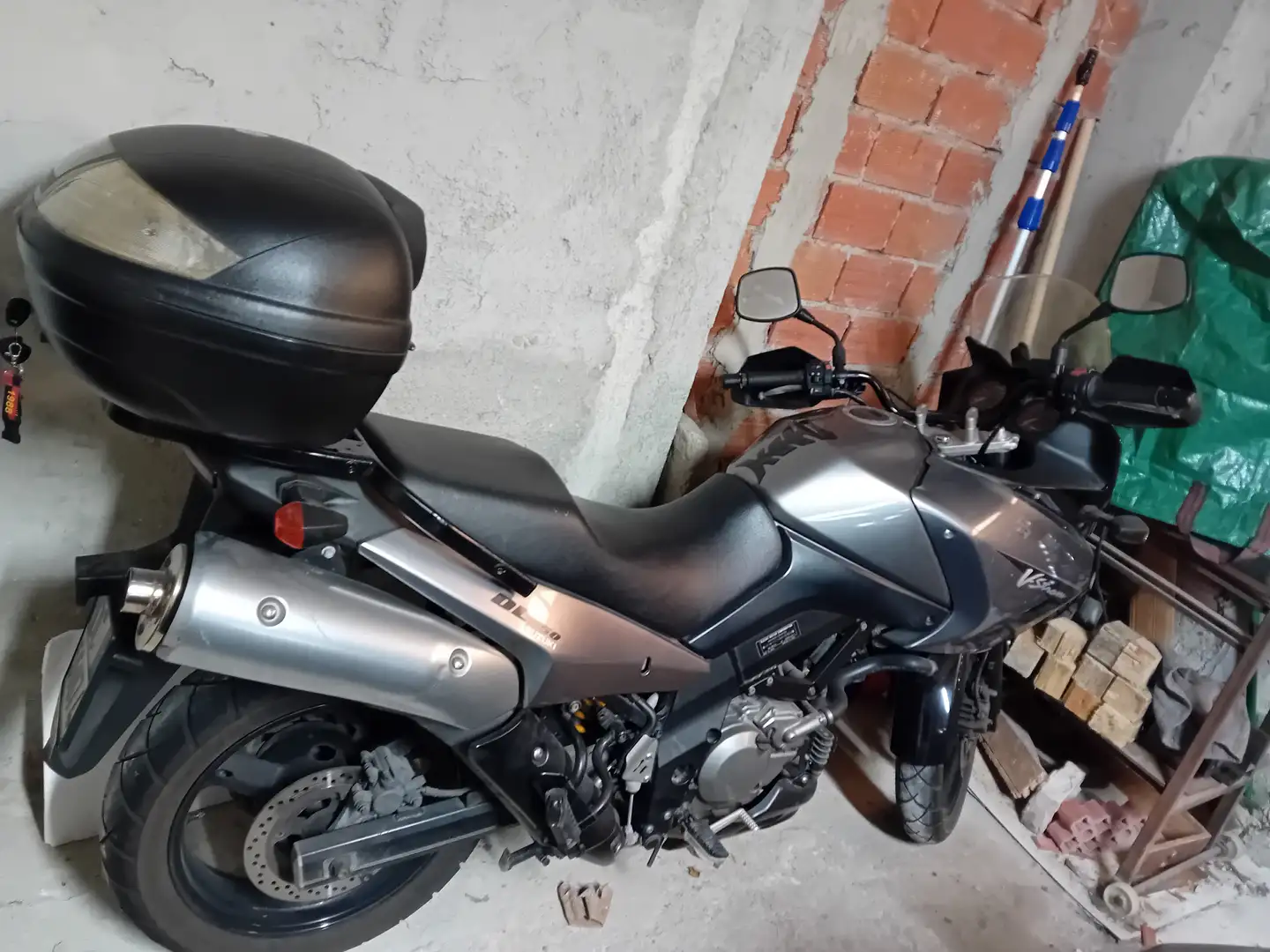 Suzuki V-Strom 650 Szary - 2