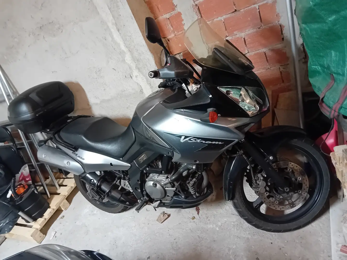 Suzuki V-Strom 650 Szary - 1
