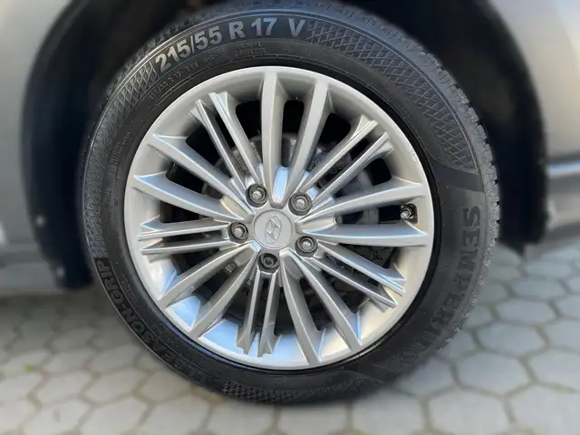 Hyundai Kona view 6