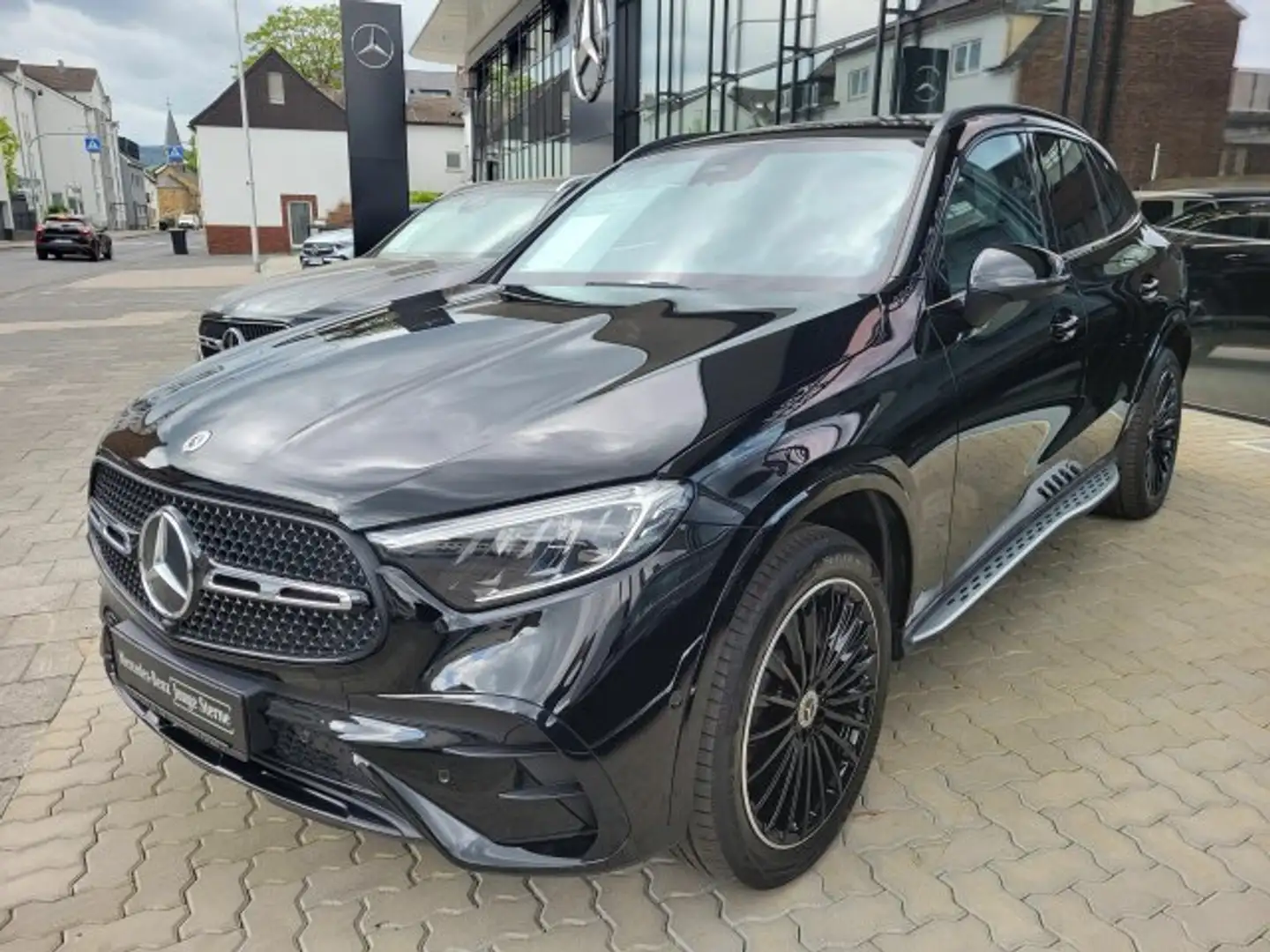 Mercedes-Benz GLC 400 GLC 400 e 4MATIC °AMBI°RFK°20"°NIGHT°AHK° Černá - 2