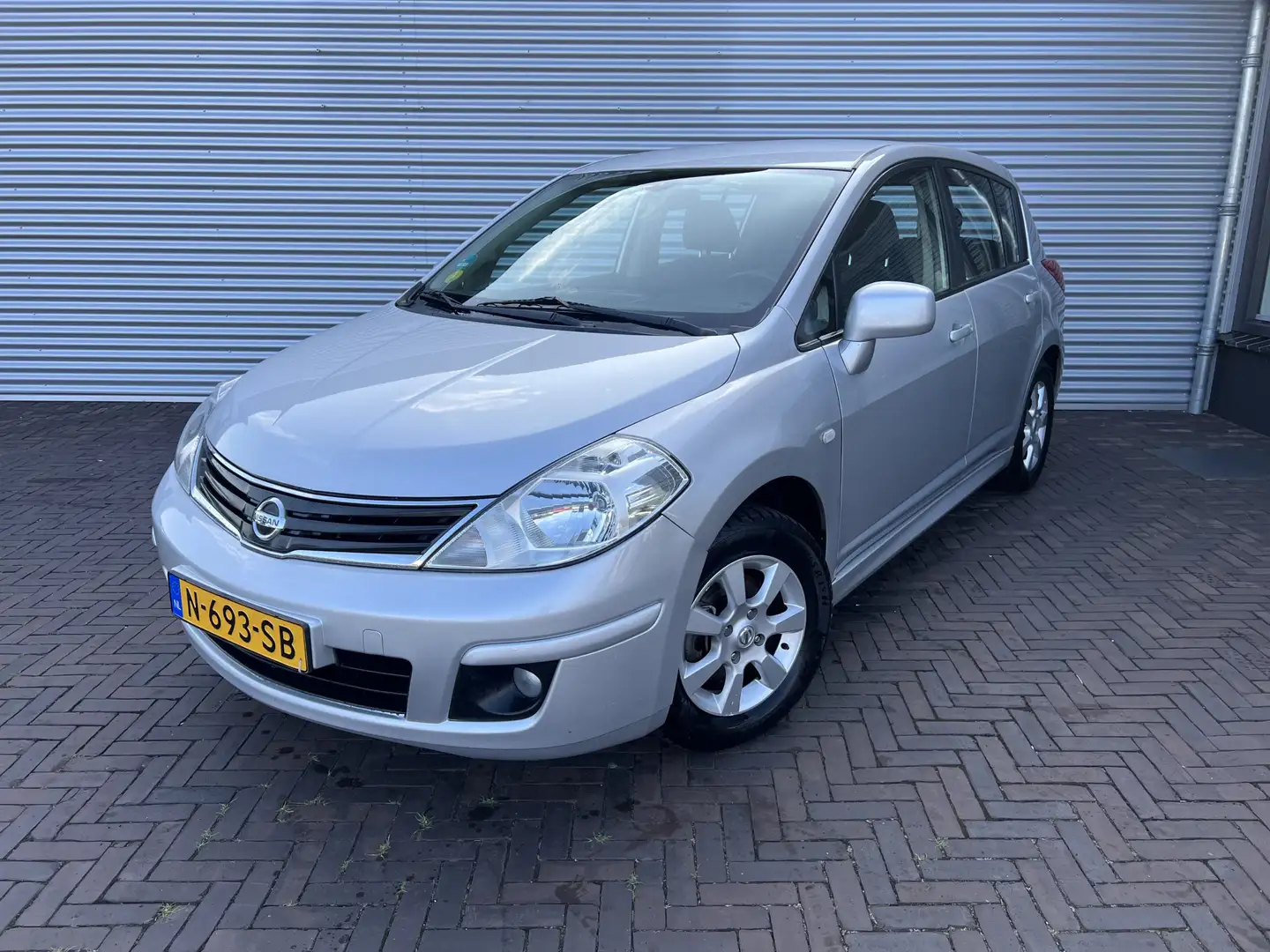 Nissan Tiida Grijs - 1