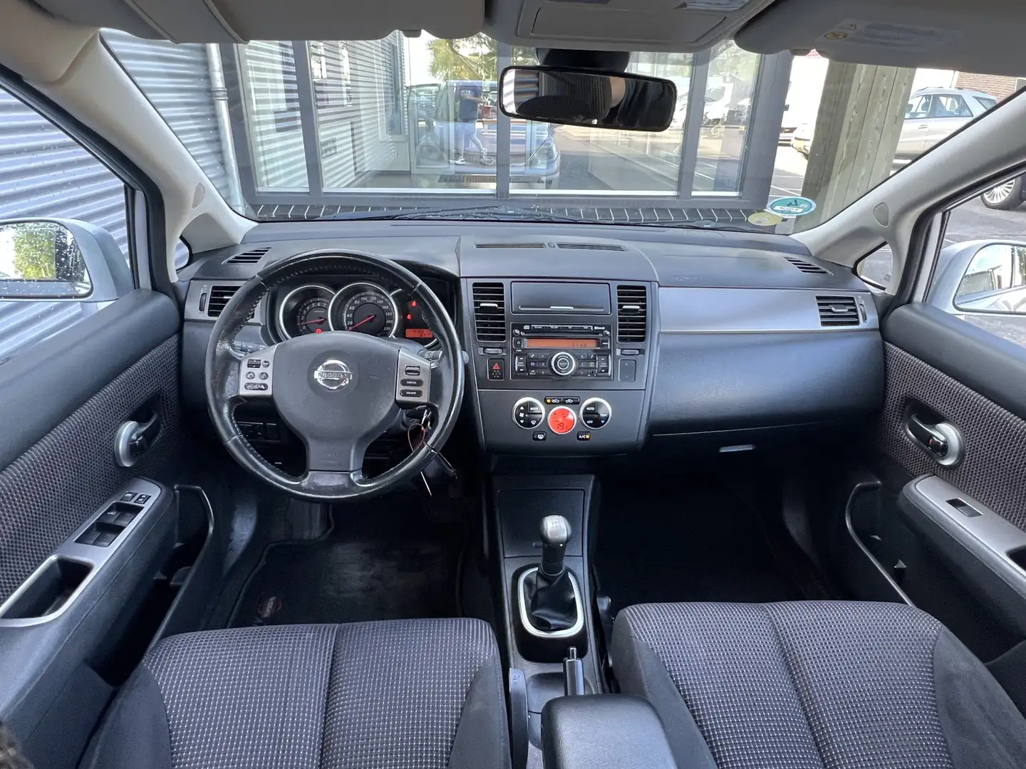 Nissan Tiida Grijs - 2
