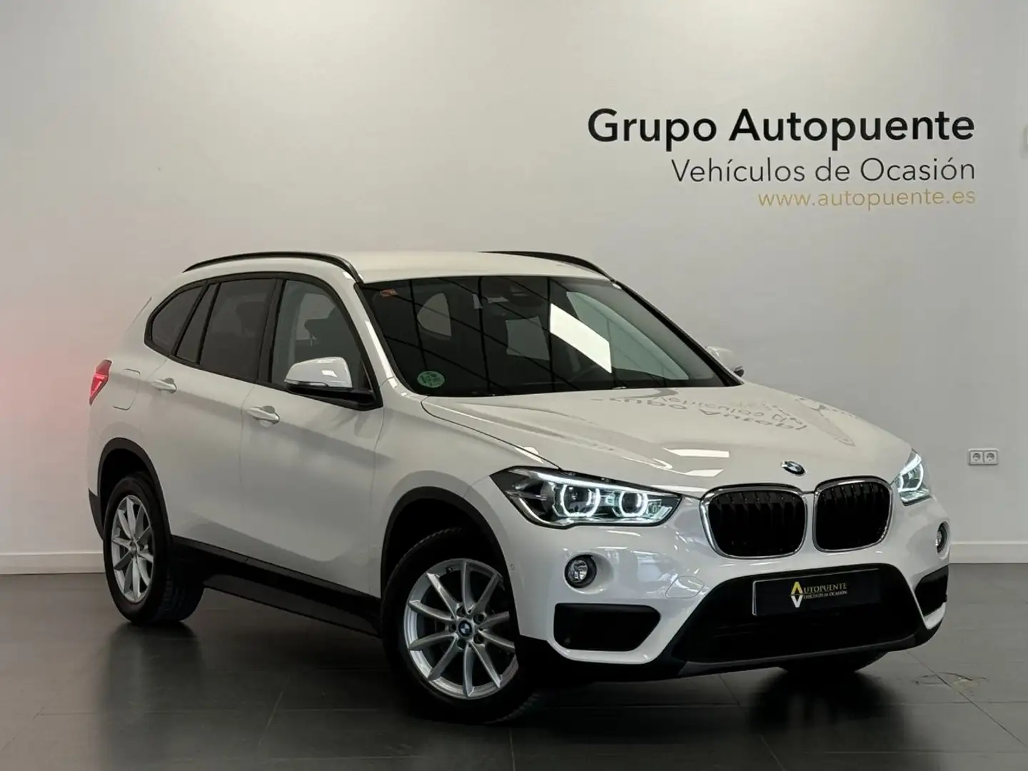 BMW X1 sDrive 18dA Business Blanc - 1
