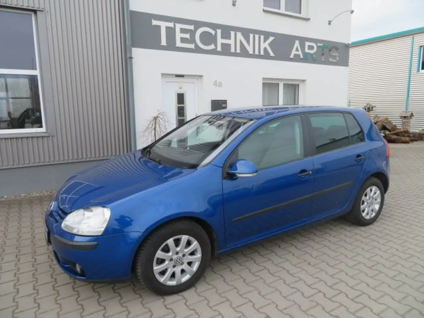 Volkswagen Golf 1.6 FSI KD neu TÜV 02/2026 Blau - 1