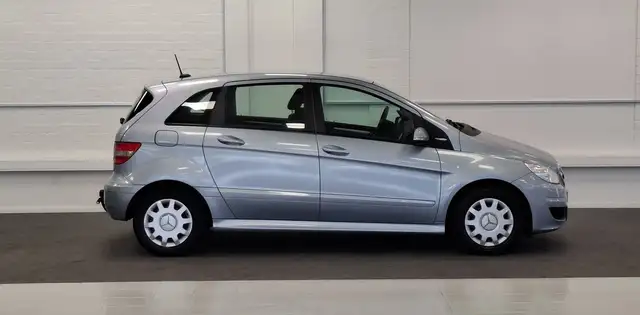 Mercedes-Benz B Class view 4