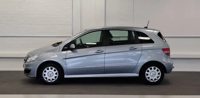 Mercedes-Benz B Class view 5