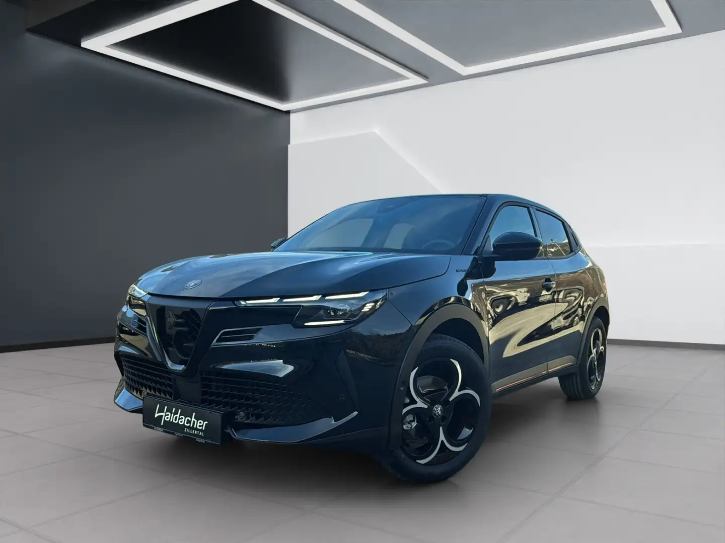 Alfa Romeo Junior Ibrida SPECIALE 1.2 VGT 145PS EDCT6 Schwarz - 2