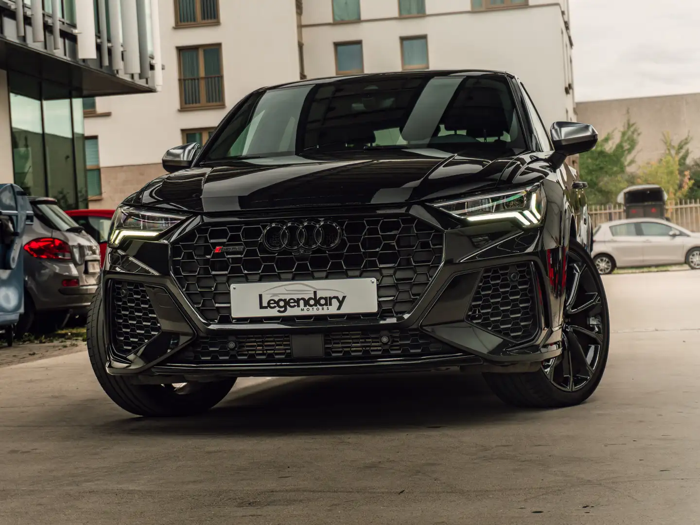 Audi RS Q3 2.5 TFSI | LED | CAMERA | KEYLESS | SPORTBACK Zwart - 2