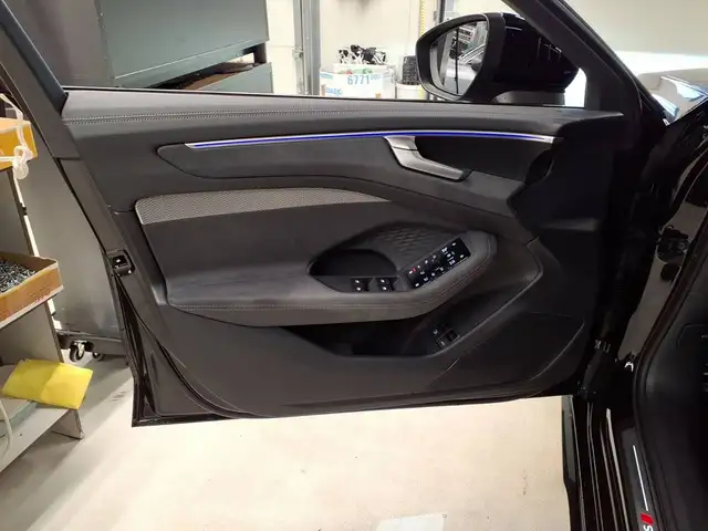 Audi A6 view 6