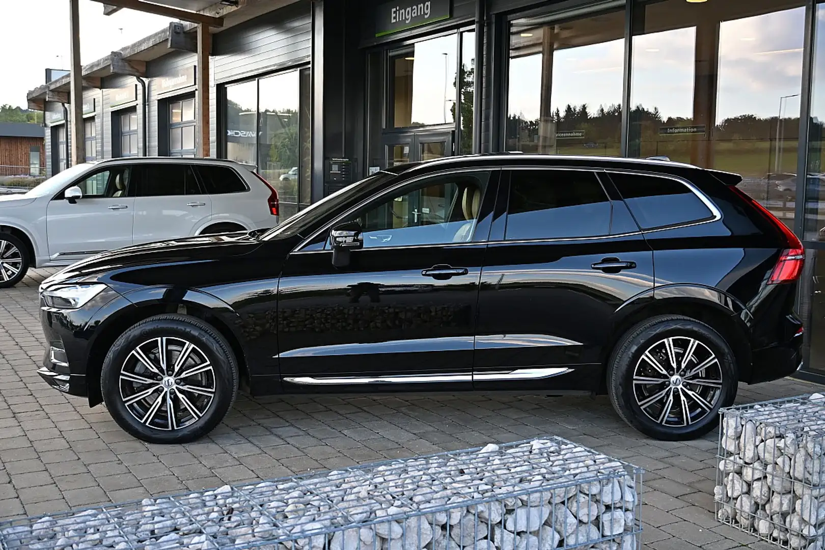 Volvo XC60 B4 Inscription AWD Geartronic ACC, Panorama-Sch... Zwart - 2