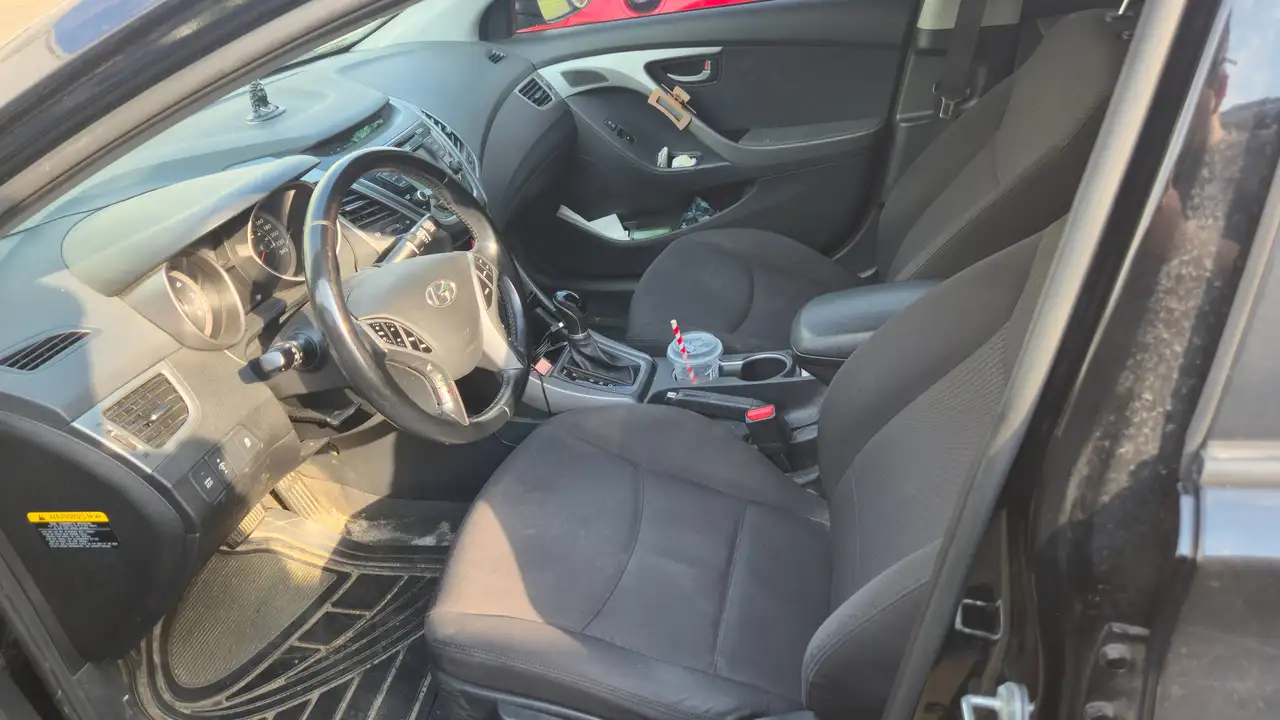 Hyundai ELANTRA снимка Hyundai ELANTRA