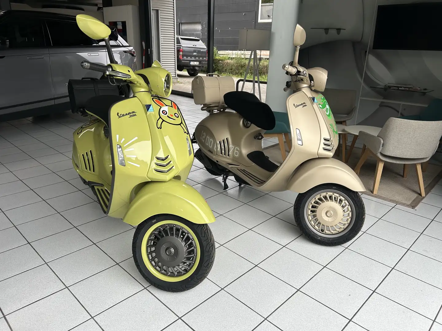 Vespa 946 Konijn en Dragon uitvoering 125cc Groen - 2