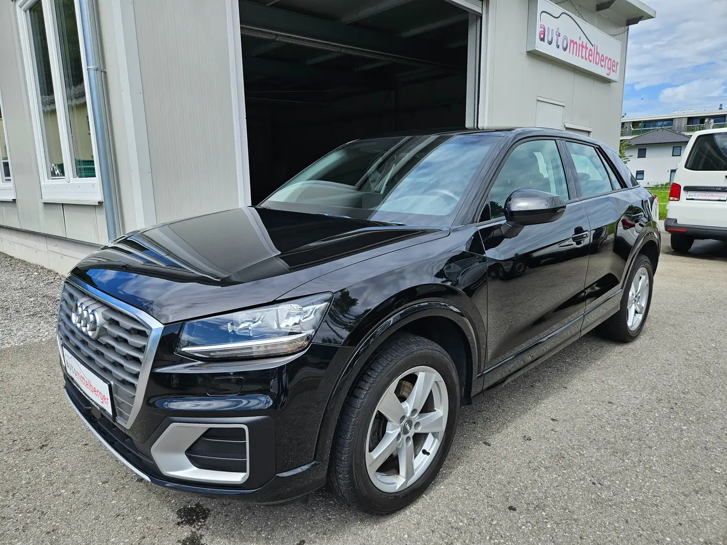 Audi Q2 1,6 TDI Sport S-Tronic Schwarz - 1