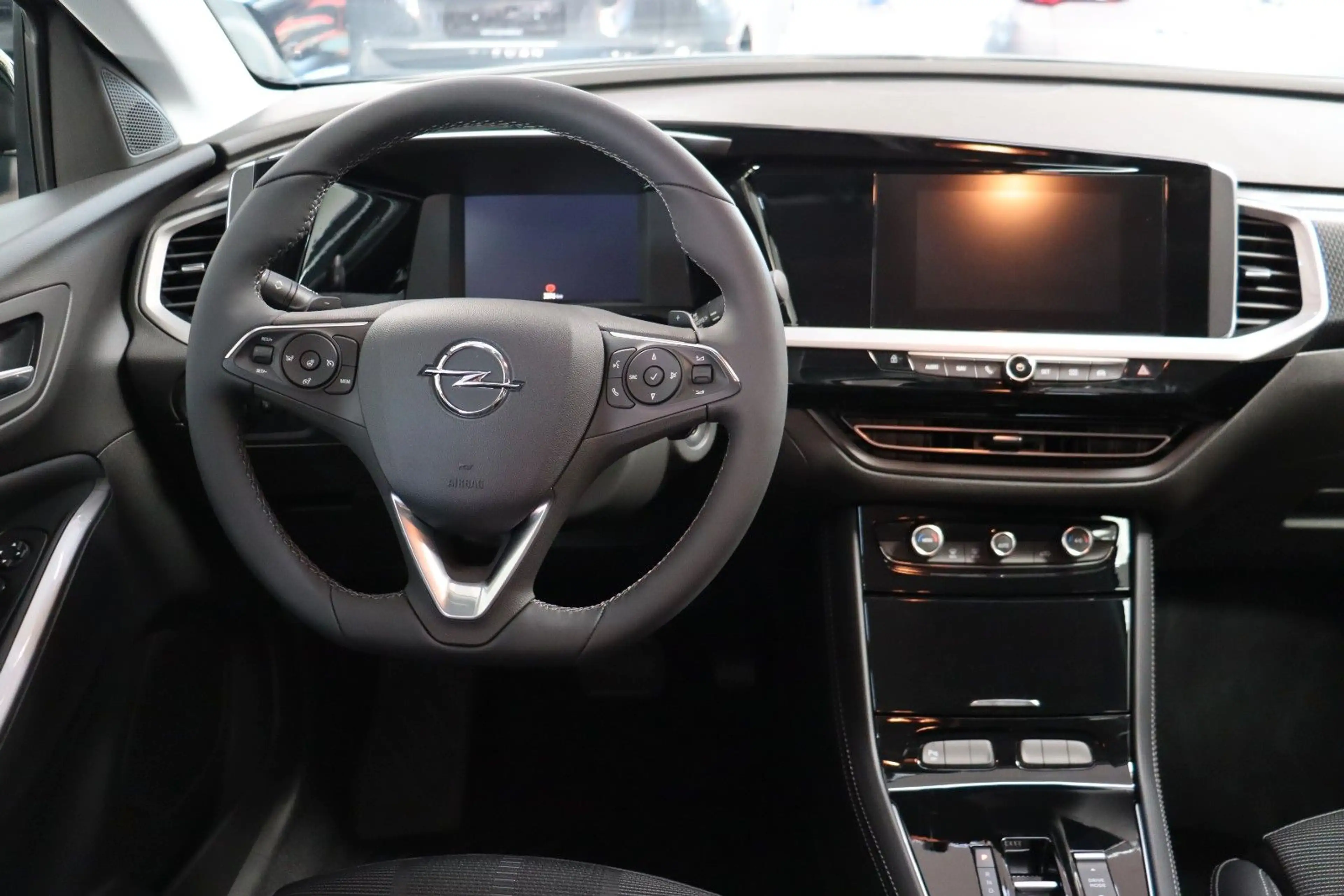 Opel Grandland X Grandland 1.6 Turbo AT GS T.Leder SHZ LED SOFORT — photo 12