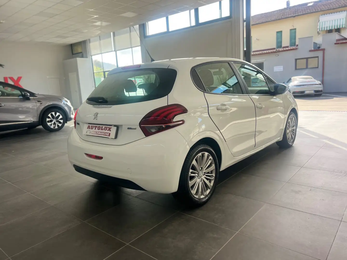 Peugeot 208 PureTech 68 5 porte Active Bianco - 2