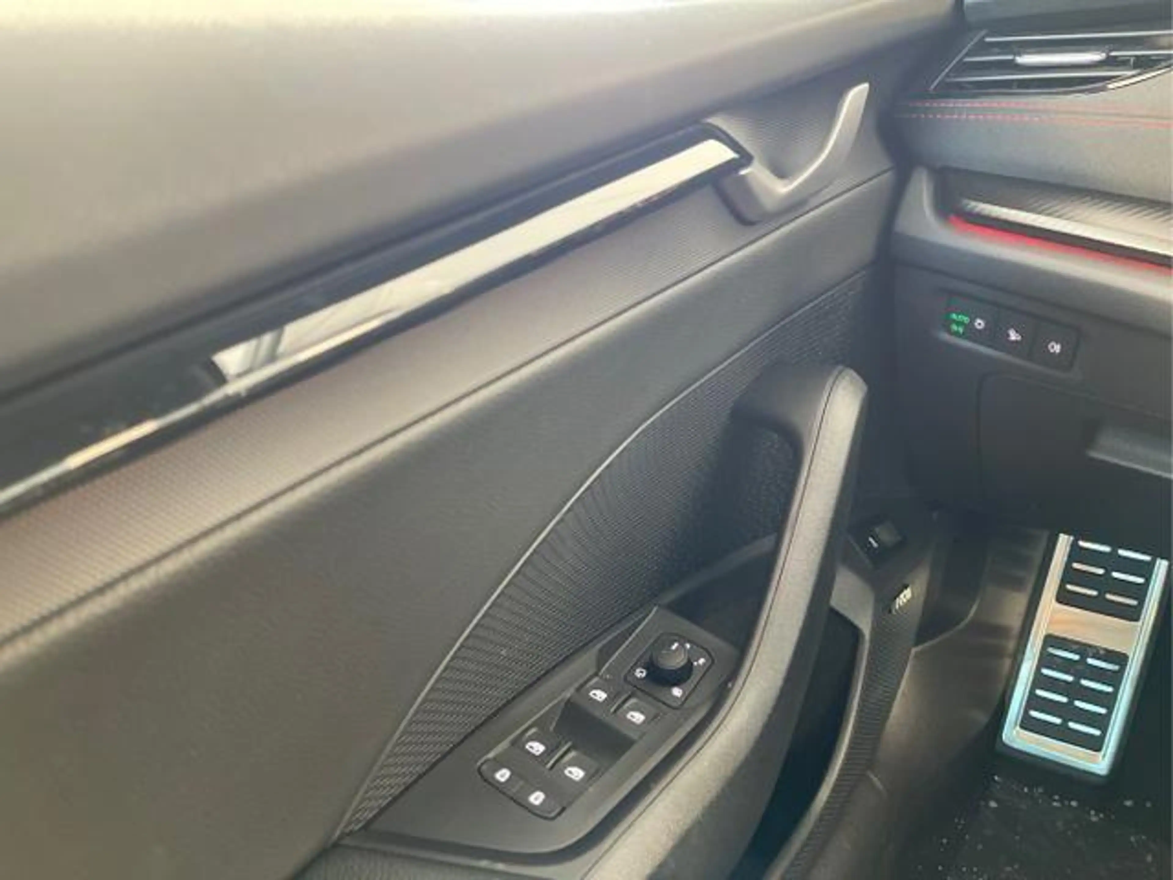 Skoda Octavia Combi RS 265PS DSG HUD+Pano+360°+DCC+AHK+CANTON+Ma — photo 10